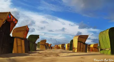 a painting of a desert with chairs in the sand at Glücklich am Meer Suite Deluxe mit Wellnesszugang in Egmond aan Zee