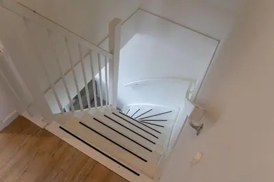 a white stair case with a glass case on it at Villa Duinroos in Egmond aan den Hoef