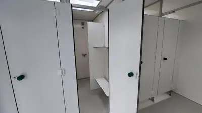 a row of white lockers in a locker room at Recreatie aan de Vecht, Hooibergje 3, Weesp in Weesp