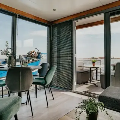 Houseboat Uitgeest