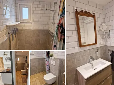 a bathroom with a sink toilet and a mirror at Bed & Bentwoud in Benthuizen