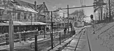 a black and white photo of a train station at Villa Prinsenhof # Eén in Bergen