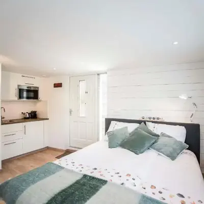 Studio 4 u with private parking
