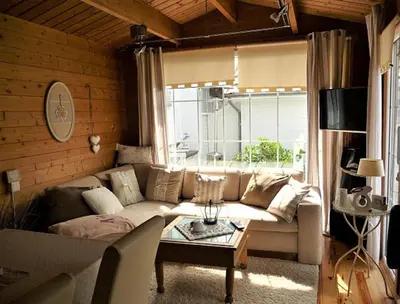a living room with a couch and a table at Ferienpark Vislust Haus De Graaf Niederlande Ijsselmeer in Wervershoof