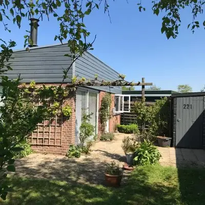 Bungalow 221
