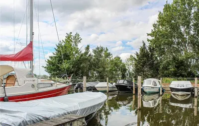 a group of boats are docked at a dock at Huis Nr 4 in Woubrugge