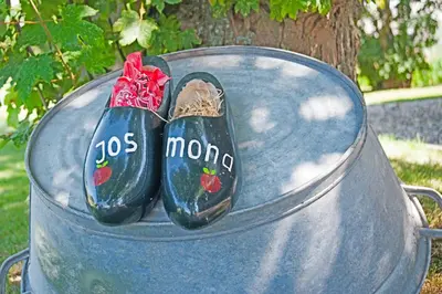 a pair of shoes sitting on top of a trash can at Christinahoeve Logies Oude Deel in Boskoop