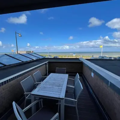 DE TRINTEL op 1e verdieping met ruim terras en zeezicht