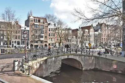 a bridge over a river in a city with buildings at Villa Prinsenhof # Twaalf in Bergen