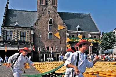 a group of men walking around a display of pumpkins at Villa Prinsenhof # Zestien in Bergen