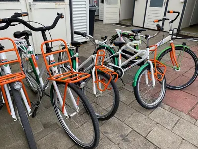 a group of bikes parked next to each other at Tiny House in de duinen van IJmuiden aan Zee in IJmuiden